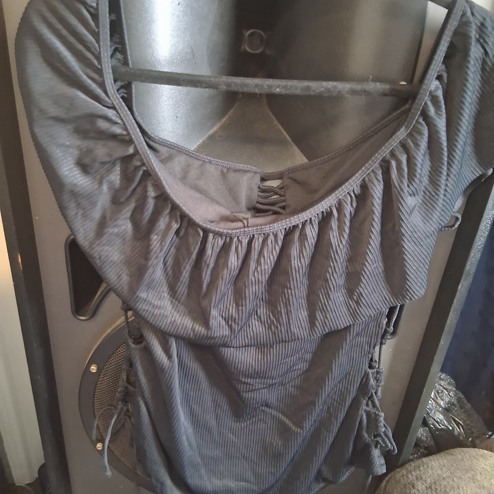 Chic Gray Ruffled One-Piece Swimsuit - Picture 2 of 6
